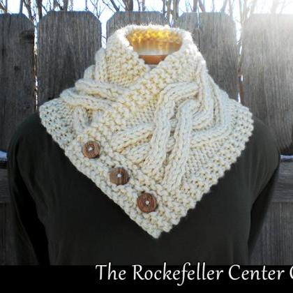 The Rockefeller Center Cowl knittin..
