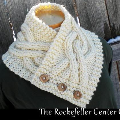 The Rockefeller Center Cowl knittin..