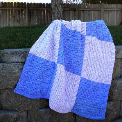 Snuggly Squares Baby Blanket Patter..